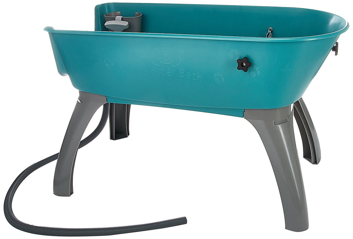 Booster Bath baignoire elevatee pour animaux bleu: accessibilité et confort lors du bain.