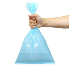 Utilisation rapide des sacs BOS : nouez facilement pour contenir couches et matières odorantes.