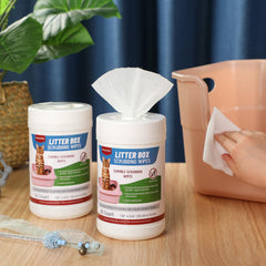 Lingettes Breling nettoyant taches tenaces dans le bac à litière.