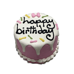 Gâteau d'anniversaire Bubba Rose pour chien rose et croquant.