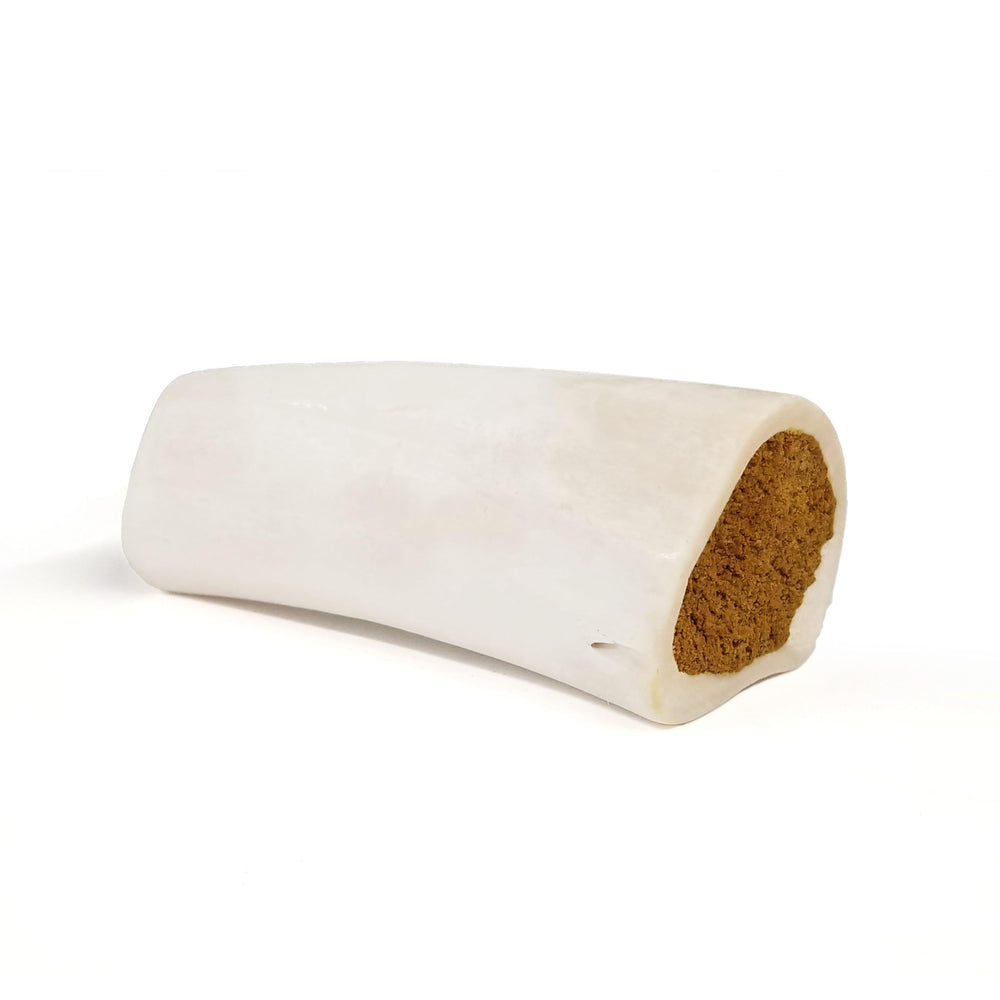 Cadet os tibia farci au beurre de cacahuète, parfait pour une mastication prolongée.