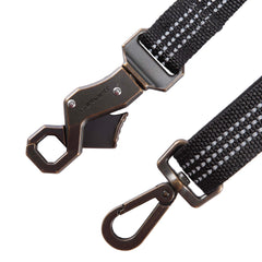 Clip Carhartt avec attachements multiples permet des fixations flexibles.
