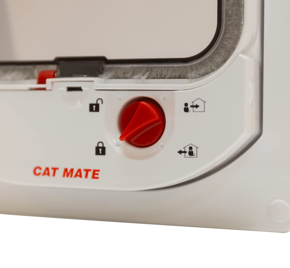 Cat Mate: ouverture du flap 145 mm x 145 mm adaptée aux chats petits à moyens.