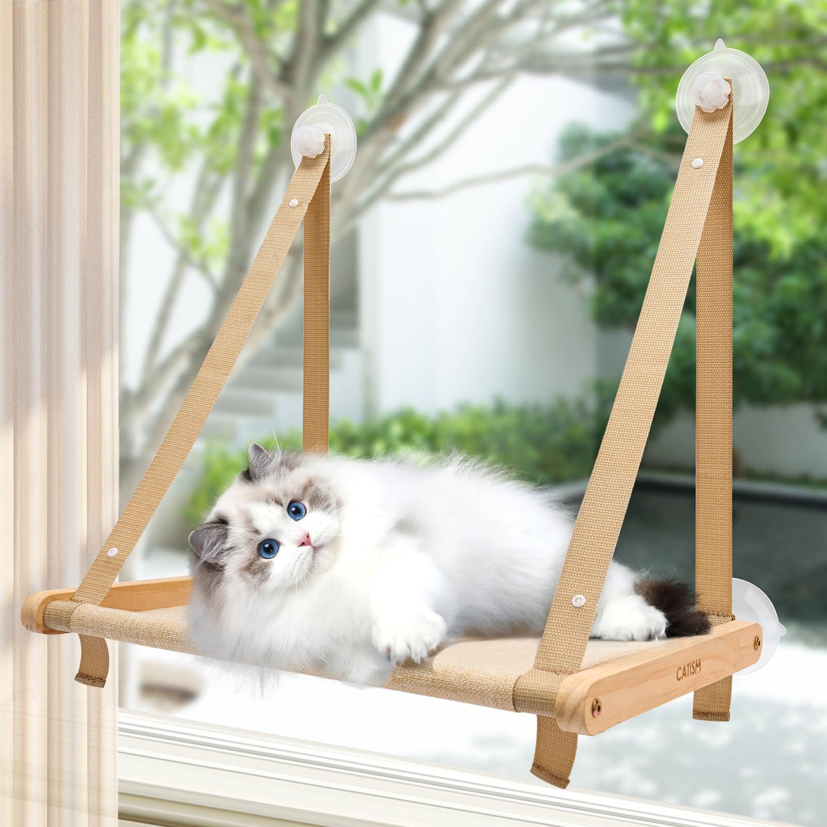 CATISM perchoir-fenêtre-chat-doux, un endroit lumineux et sûr pour la sieste.