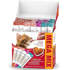 Donner Catit Creamy à la main renforce le lien avec votre chat