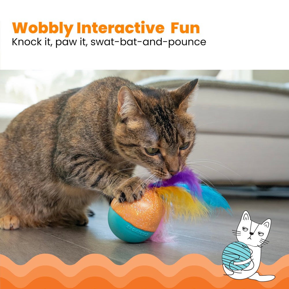 Catstages Whack N’ Wobble Ball : plumes flottantes éveillent l’attaque et la curiosité.