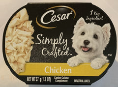 Garniture César au poulet dans un pot, parfaite sur croquettes.