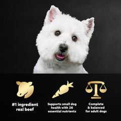 Cesar petit chien : croquettes croquantes et légumes printaniers appétissants.