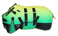 Couverture Challenger imperméable et respirante pour cheval, protège de la pluie tout en laissant respirer l'animal.