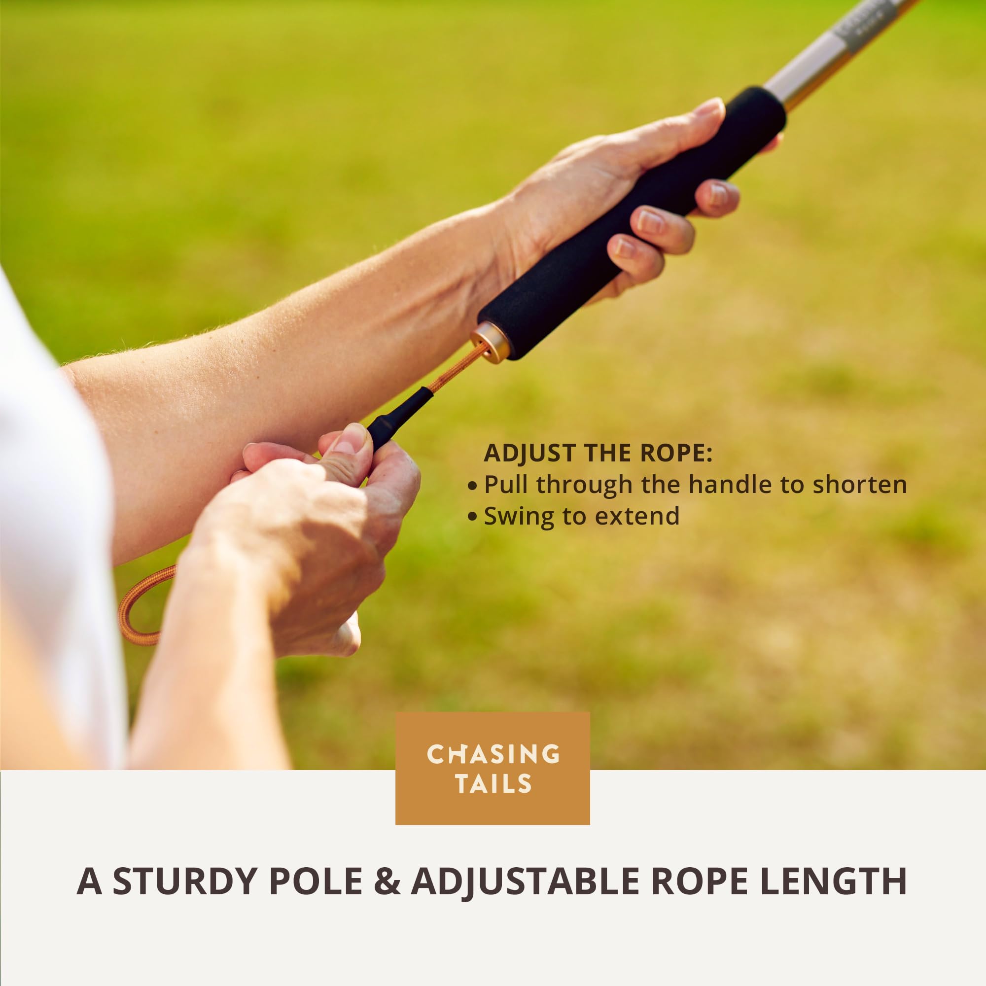 Chasing Tails Flirt Pole sac de rangement inclus pour déplacements pratiques.