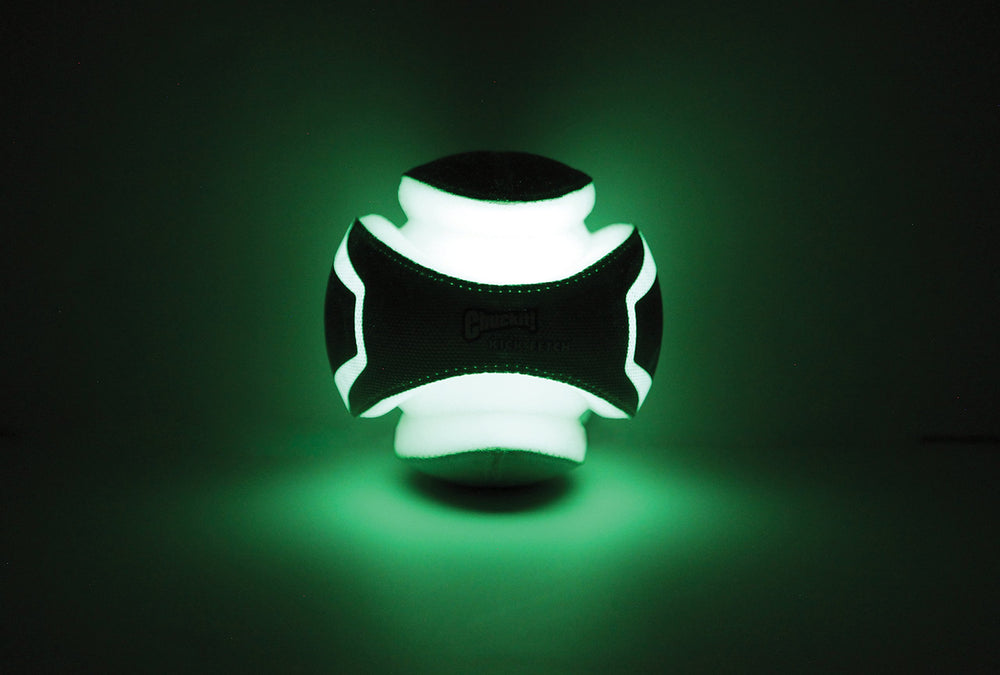 Balle ChuckIt Kick Fetch durable, résistante pour sessions de jeu extérieures.