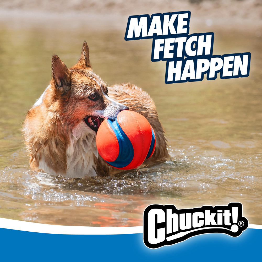 Chuckit! Kick Fetch Ball utilisé lors de jeux en plein air.