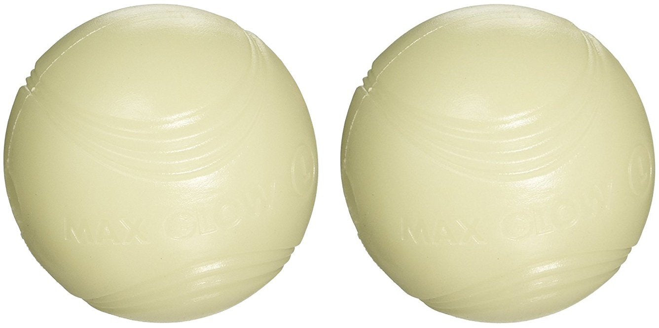 Chuckit Max Glow Ball balle lumineuse nocturne pour un jeu de lancer en extérieur.