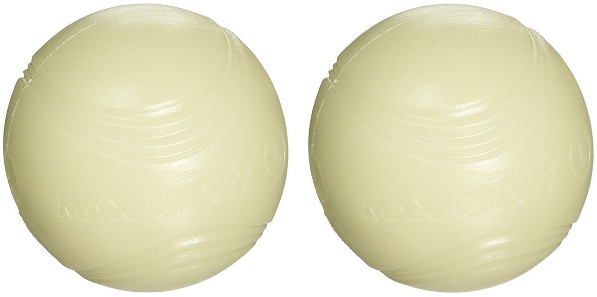 Chuckit Max Glow Ball balle lumineuse nocturne pour un jeu de lancer en extérieur.