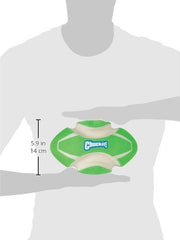 Chuckit! Max Glow Fumble Fetch brille dans l'obscurité pour les jeux nocturnes.