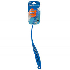 Chuckit! Sport lanceur 18m en action, favorise des lancers plus rapides et longs.