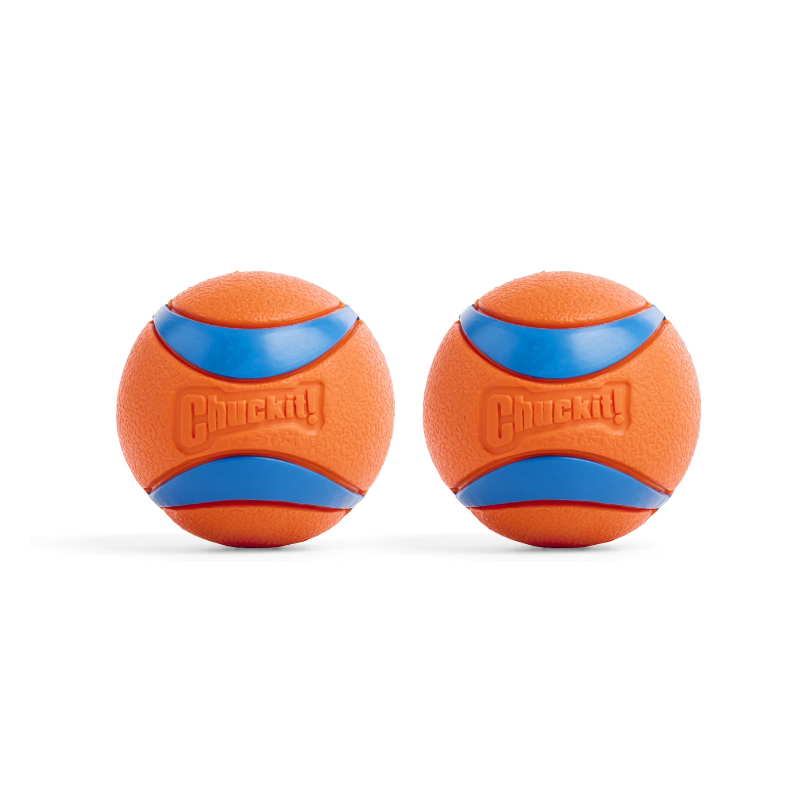 Chuckit Ultra Ball en vol, sessions de fetch dynamiques et sûres.