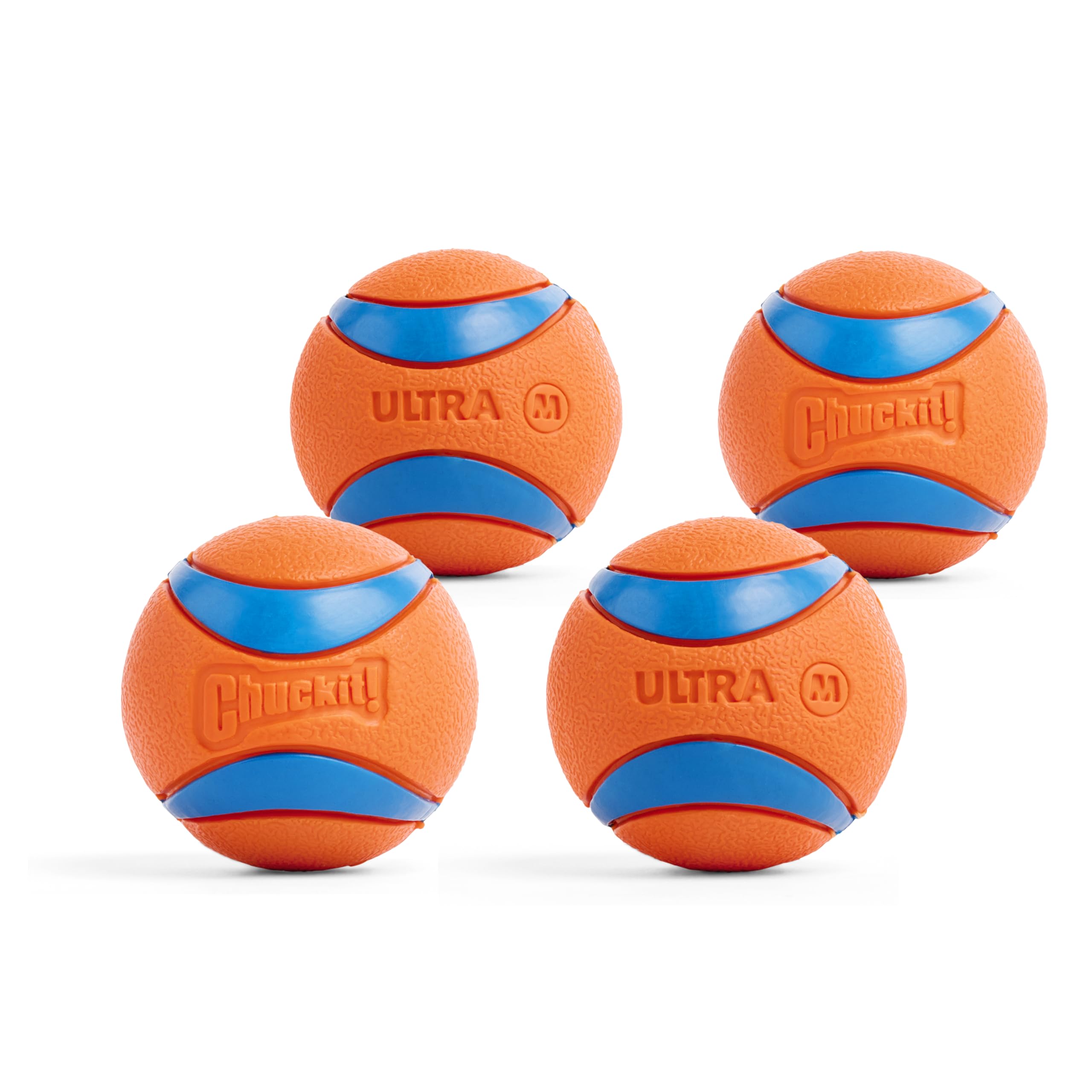 Gros plan sur la texture du caoutchouc Chuckit Ultra Ball, toucher doux et durabilité.