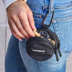 Cleverpup Snackpack: mousqueton pour attacher à la laisse ou à la ceinture.