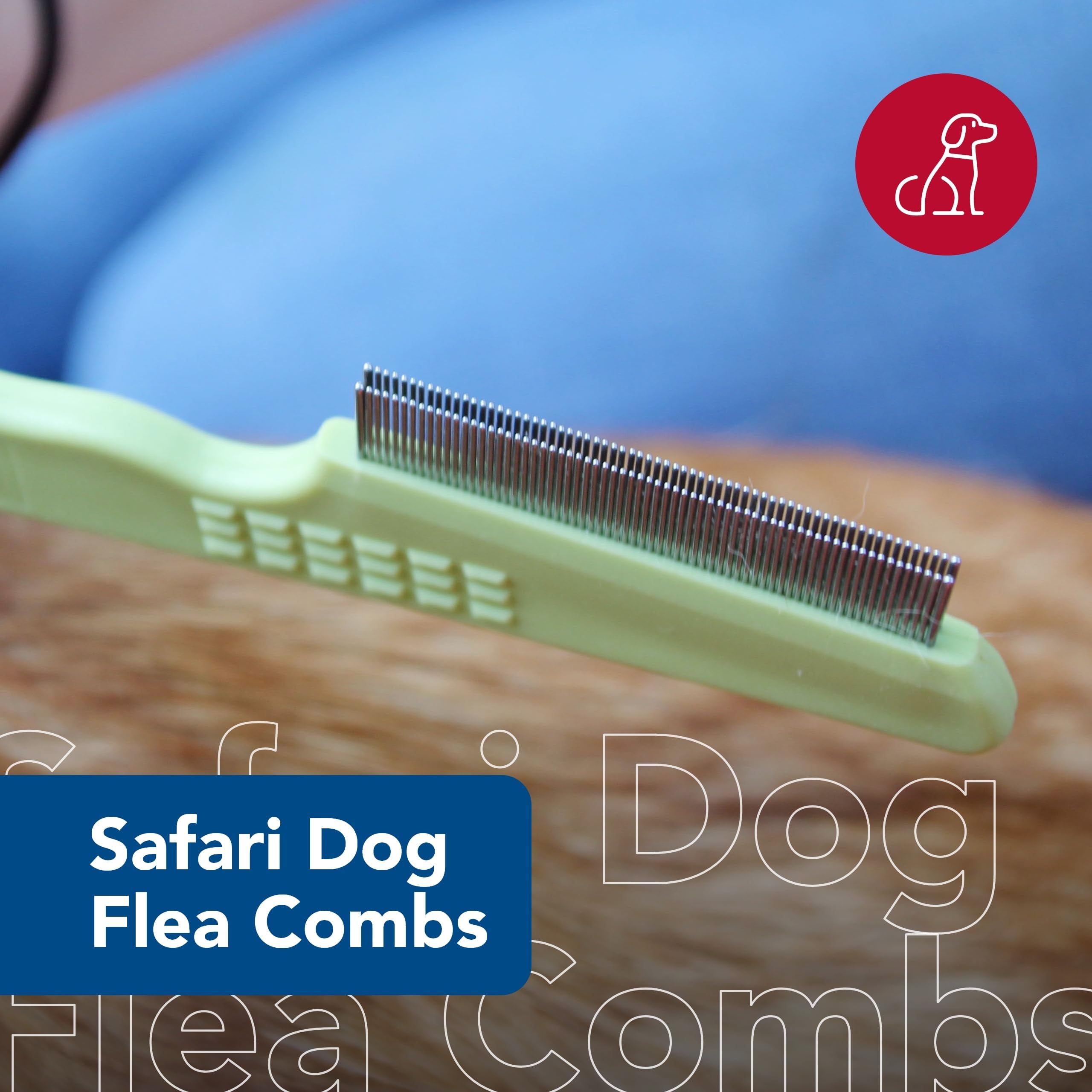 Brosse Coastal Pet Safari à poignée ergonomique pour un brossage confortable et un meilleur contrôle.
