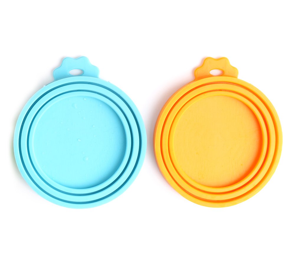 Comtim couvercle silicone bleu couvrant la nourriture des animaux pour préserver la fraîcheur.