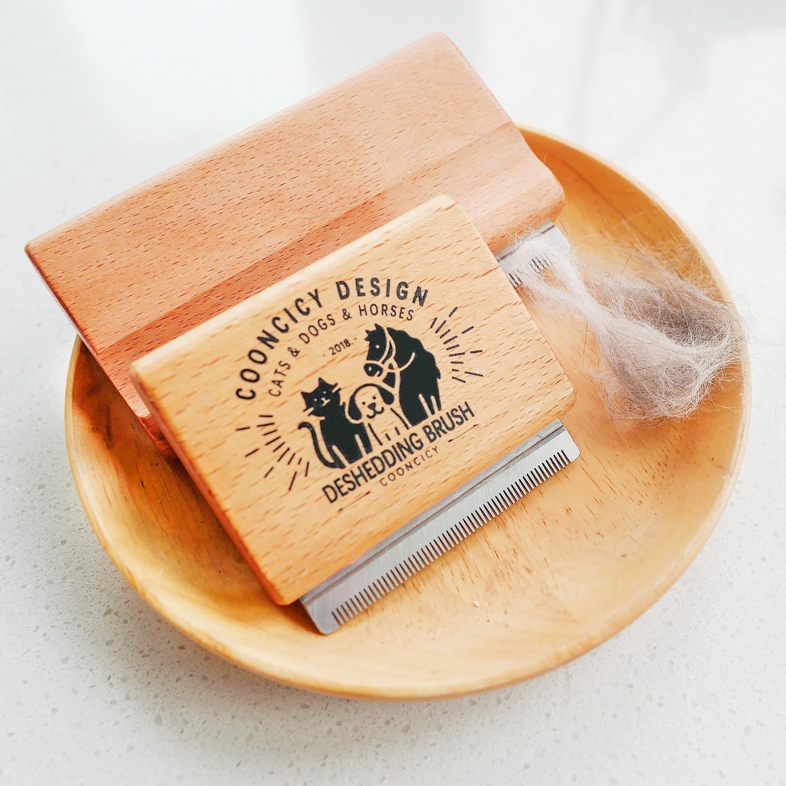 Brosse Cooncicy efficace pour poils courts et entretien rapide.
