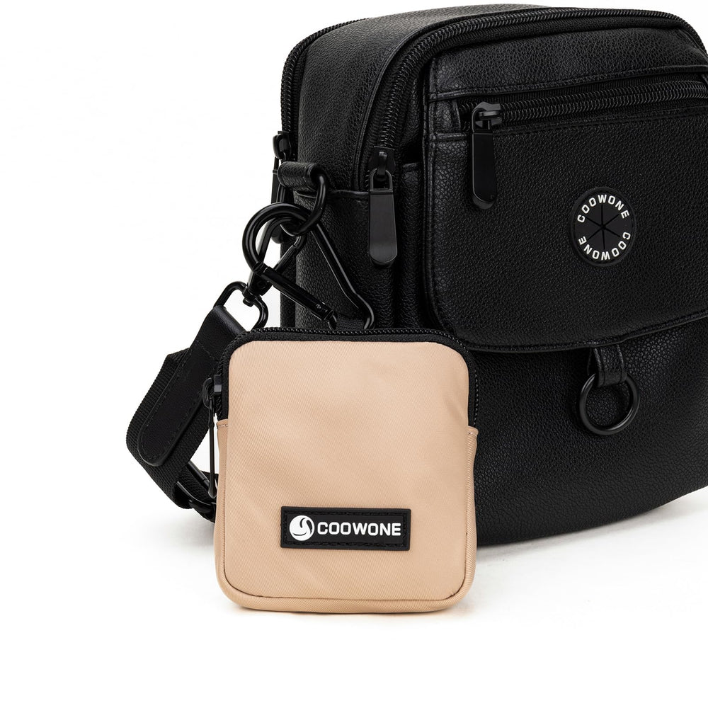 Poche COOWONE qui se glisse facilement dans poche ou sac.