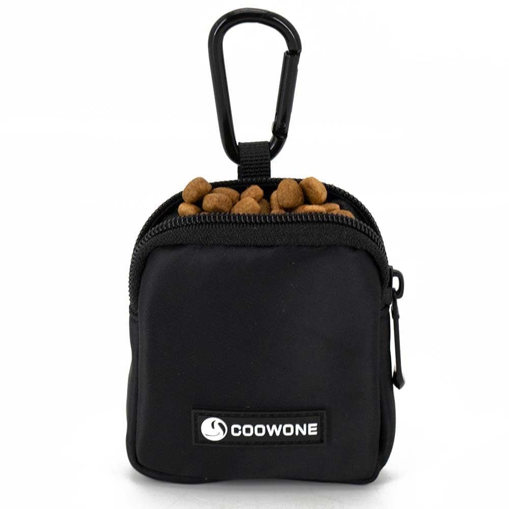 COOWONE sac-traitements-chien-impermeable: rangement sûr pour friandises et petits accessoires lors des promenades.