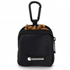 COOWONE sac-traitements-chien-impermeable: rangement sûr pour friandises et petits accessoires lors des promenades.