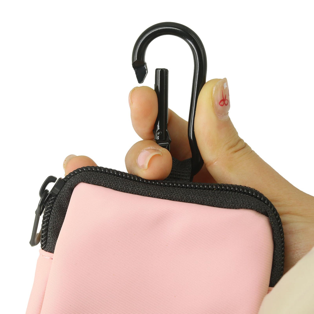 COOWONE utilisation-une-main: manipulation rapide pour récompenser sans interrompre la promenade.