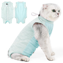 Coppthinktu-suit-retablissement-chat-dos-motif-bicolore offre confort et style pendant la convalescence.