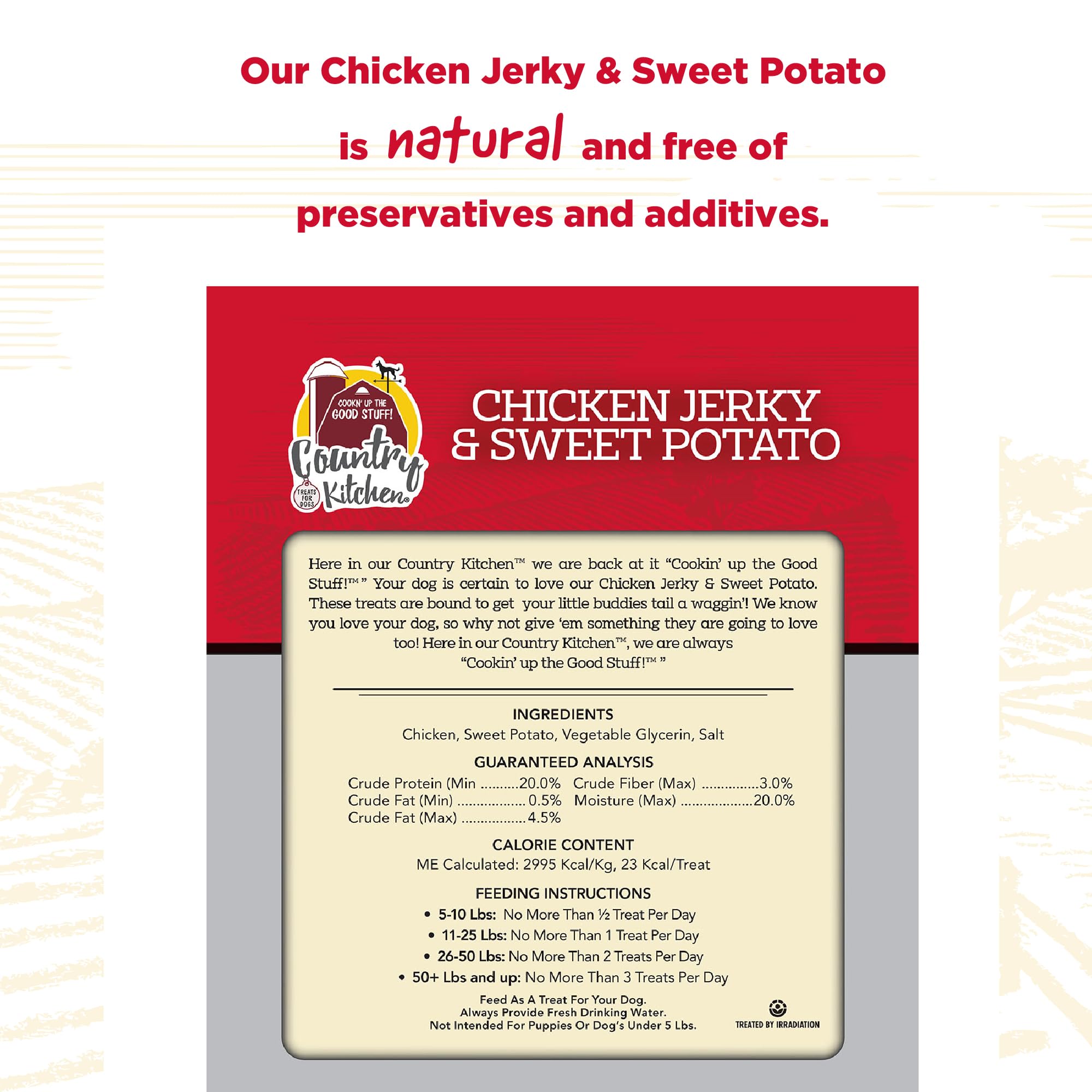Country Kitchen chien heureux degustant jerky tendre lors d'une promenade.