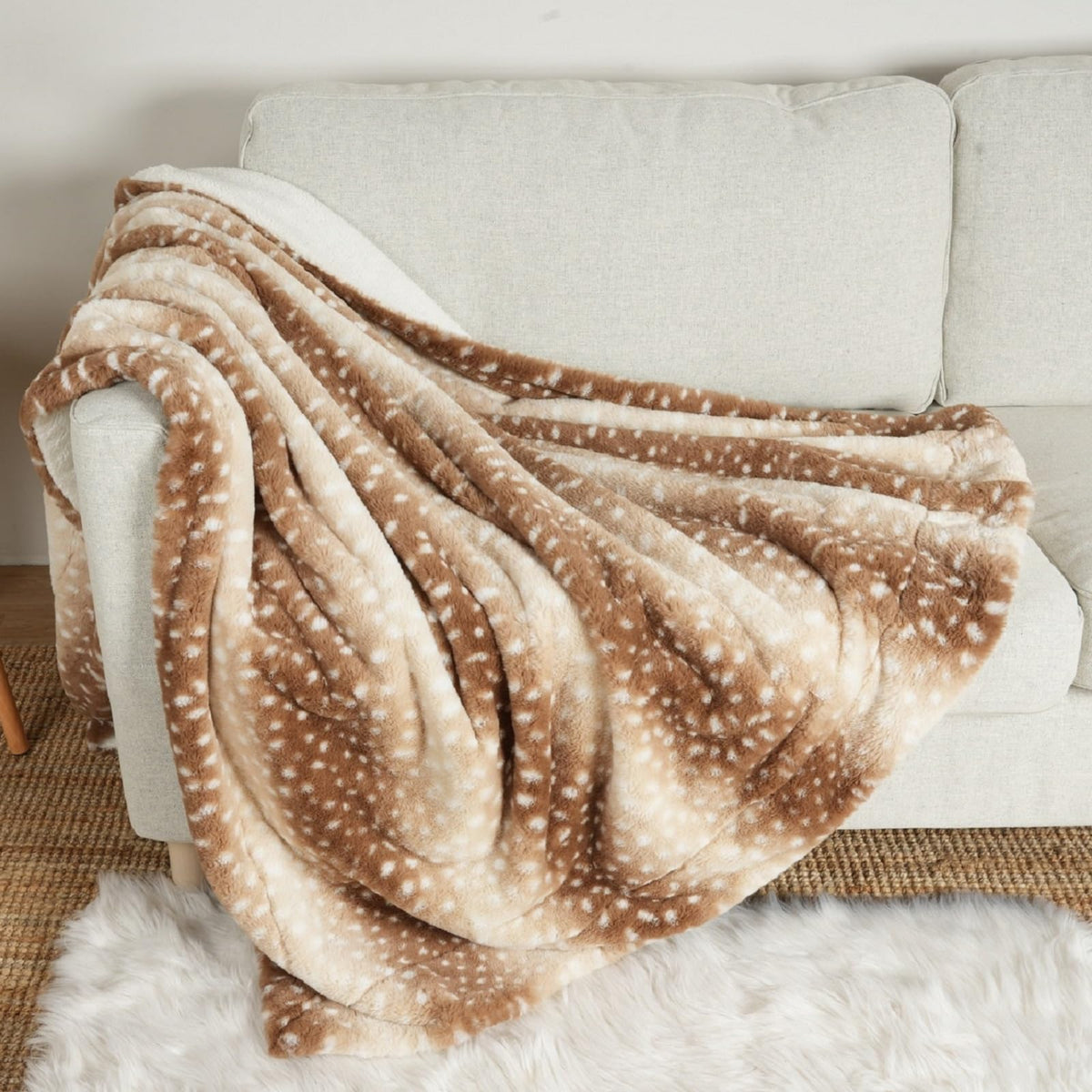 COZY KISS couverture imprimé cerf, douceur et anti-poils pour canapé et animaux.