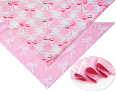 Bandana CozyHaus 27x18 cm rose, convient aux grands chiens pour un style élégant.