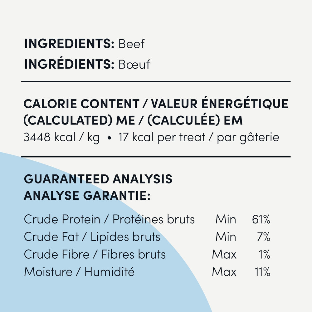 Chien content dégustant Crumps’ Naturals Boeuf Tendersticks, récompense sûre
