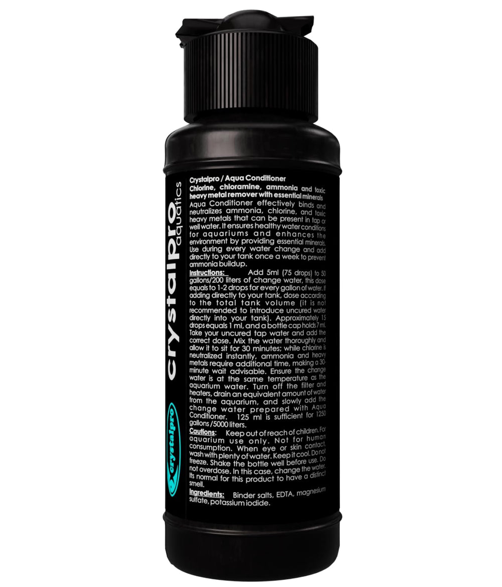 Aqua Conditioner Crystalpro dans l’aquarium prêt à traiter l’eau.