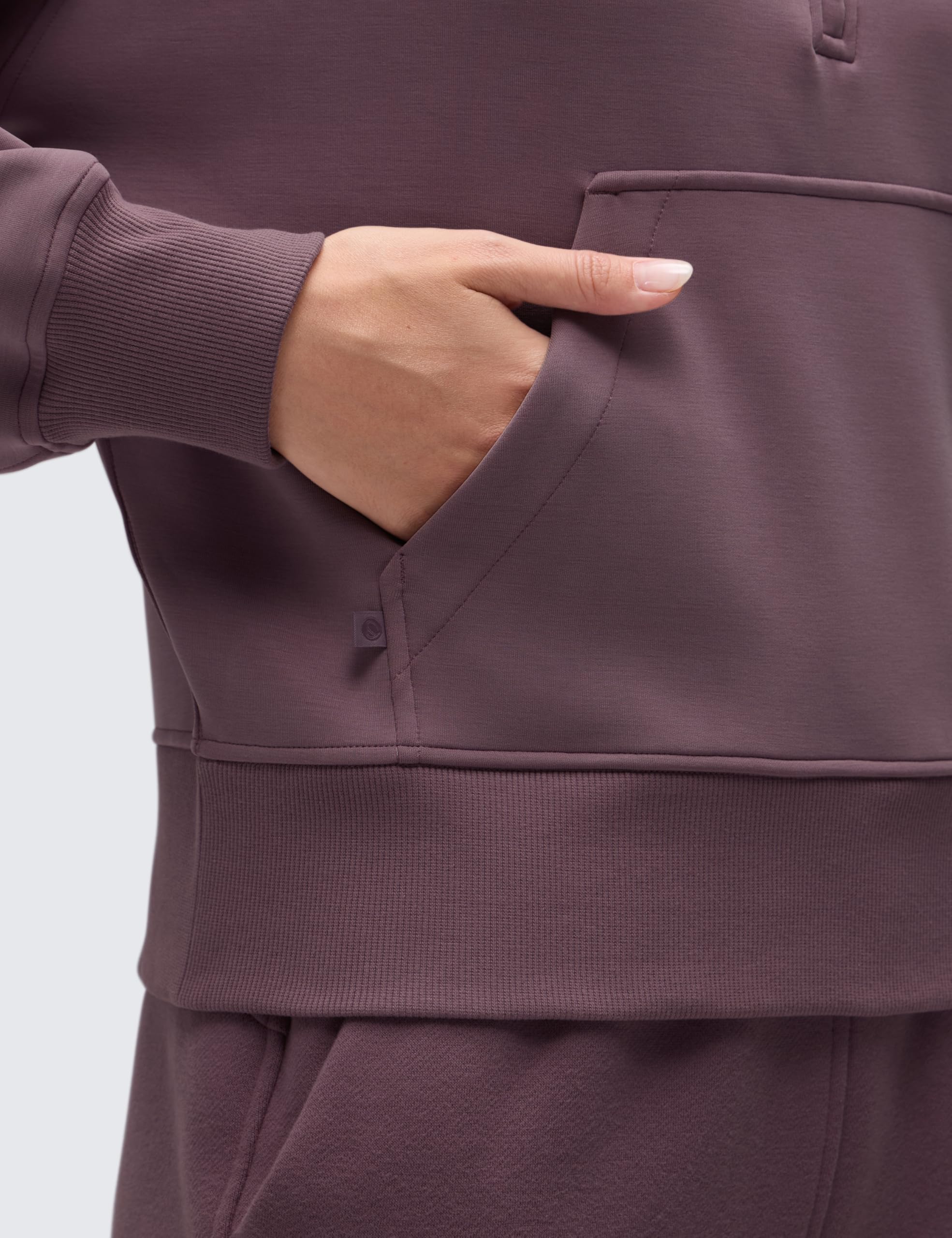 CRZ YOGA SoftAura détail couture – coupe décontractée et allure quotidienne