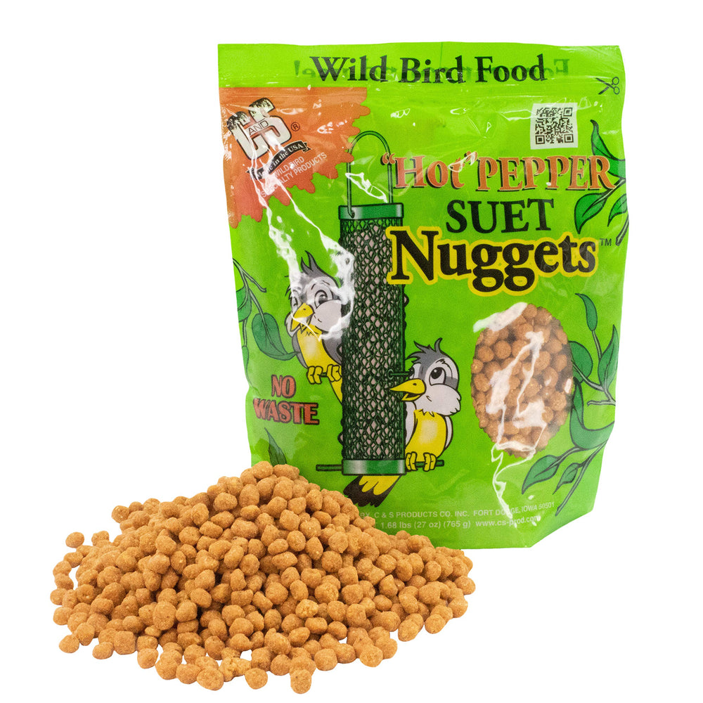 Nuggets poivre chaud C&S dans mangeoire, attire davantage d'oiseaux.