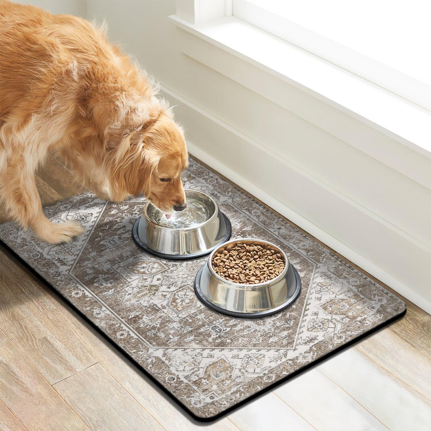 Tapis Cuslnox anti-glisse sous la gamelle, stabilité pendant le repas.