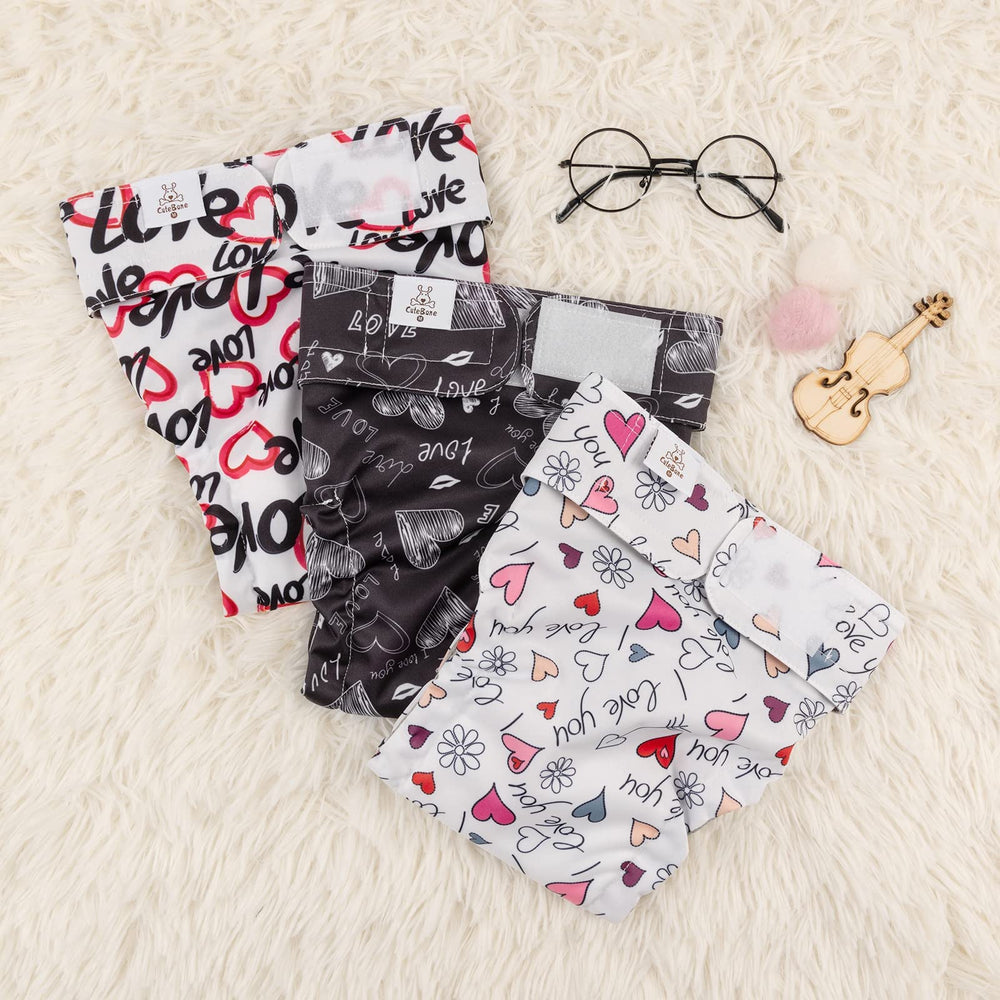 CuteBone chien portant une couche lors d’une promenade, pratique et propre.