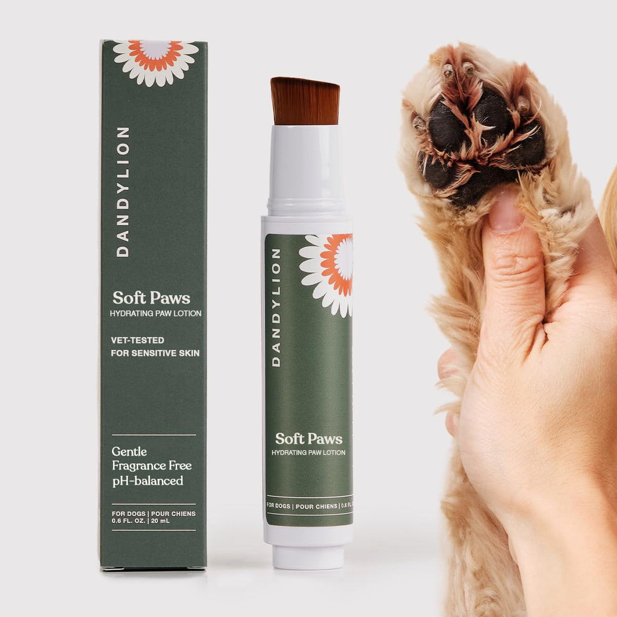 Dandylion Soft Paws avec pinceau intégré pour une application précise des pattes.