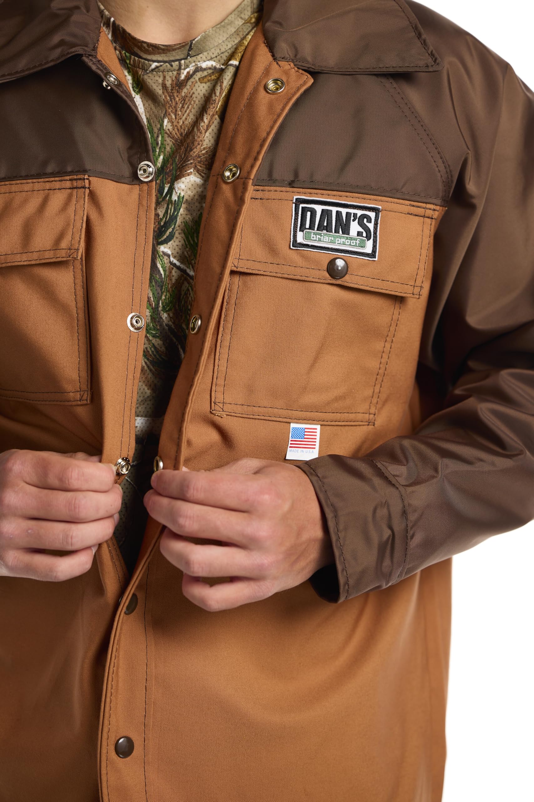 DAN'S Hunting Gear Upland Briar Shirt: 2 poches poitrine pratiques pour l'équipement.