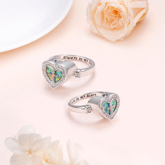 Opale irisée et éclats argentés sur la bague DAOCHONG