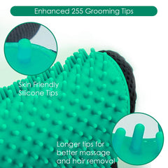 Gants DELOMO en action lors du bain, massage relaxant et nettoyage du pelage.