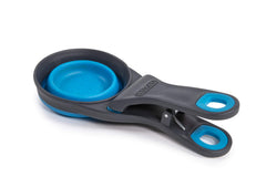 Dexas KlipScoop système trois-en-un pour mesurer, servir et sceller le sac.