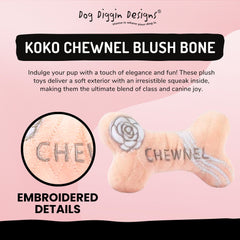 Dog Diggin Designs Os Peluche Luxe Parodie : texture douce et look chic pendant le jeu.