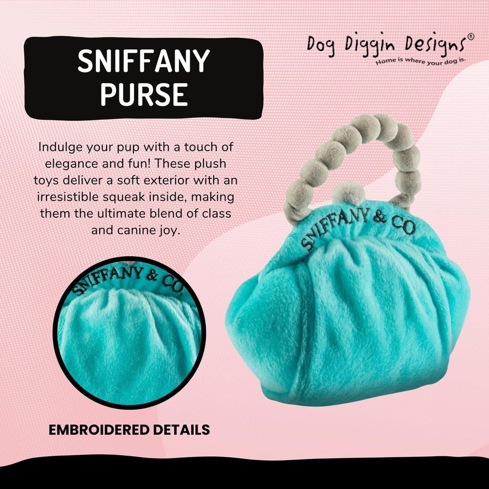 Dog Diggin Designs Sniffany Co détail de la poignée et de la garniture sur la peluche.