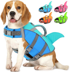Doglay gilet sauvetage chien fin-requin offre une visibilité accrue sur l’eau.