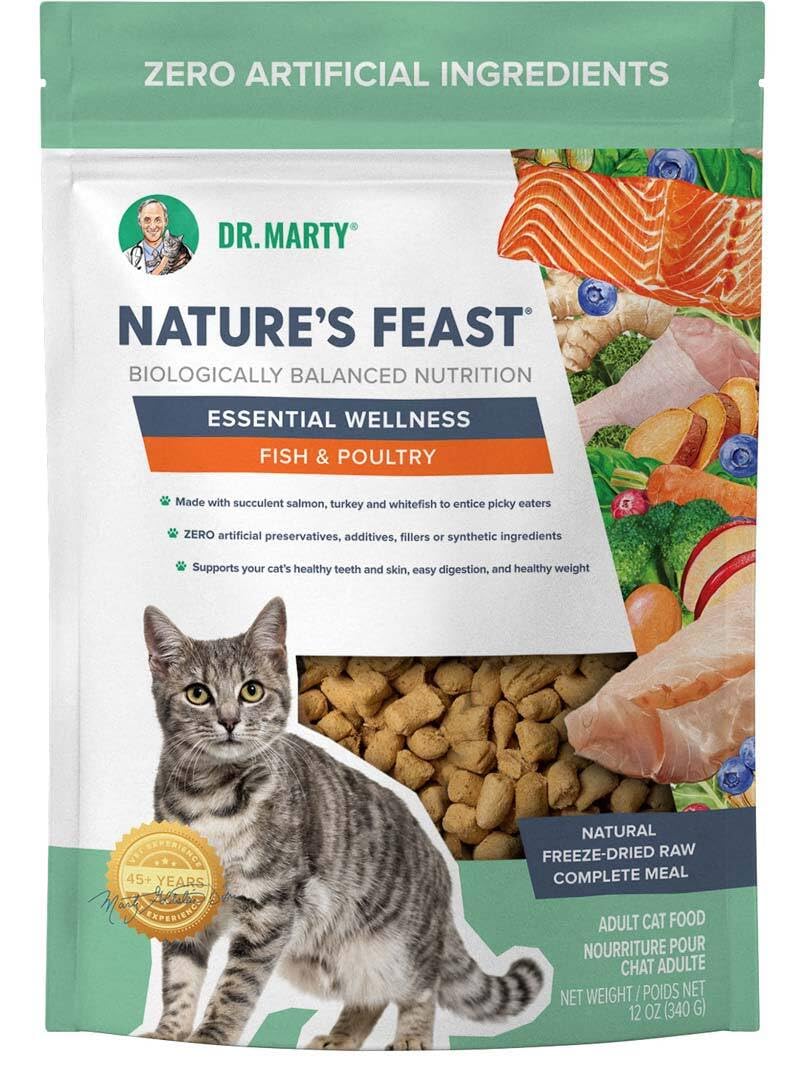 Dr. Marty Nature's Feast croquettes poisson et poulet, soutient l'appétit et le bien-être du chat.