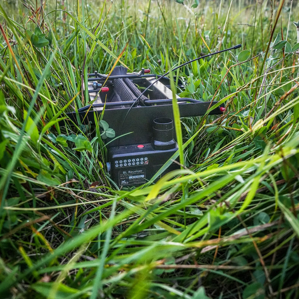 Émetteur main DT Systems contrôlant seize lanceurs.